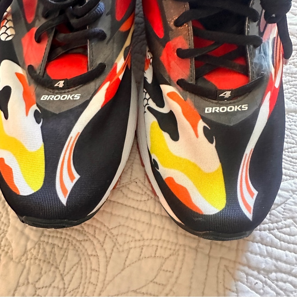 Brooks Tokyo Koi Men’s Red and Black Athletic Running Shoes size 12.5 Colorful - Picture 9 of 10